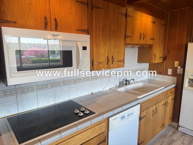 Building Photo - Charming house in downtown Snohomish