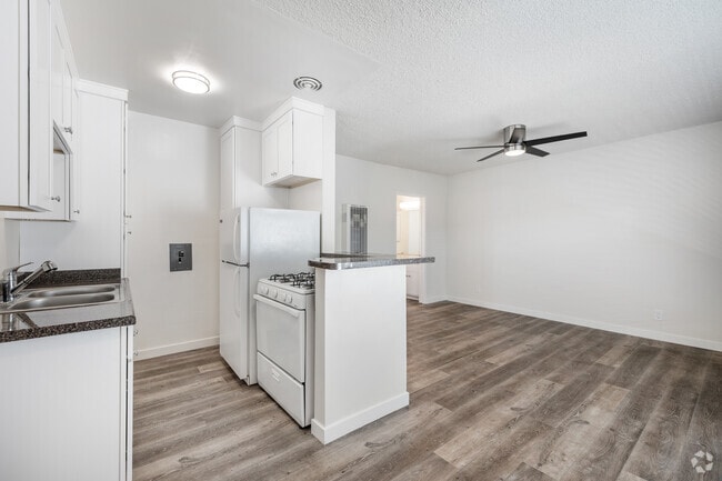 1BR, 1BA - 600SF - Kitchen - 12915 Venice Blvd