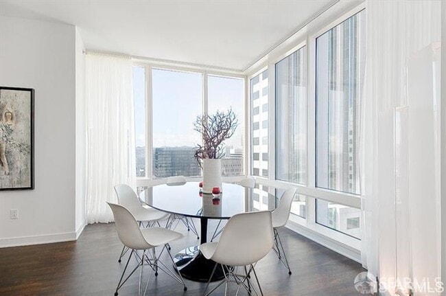 Building Photo - 301 Mission St