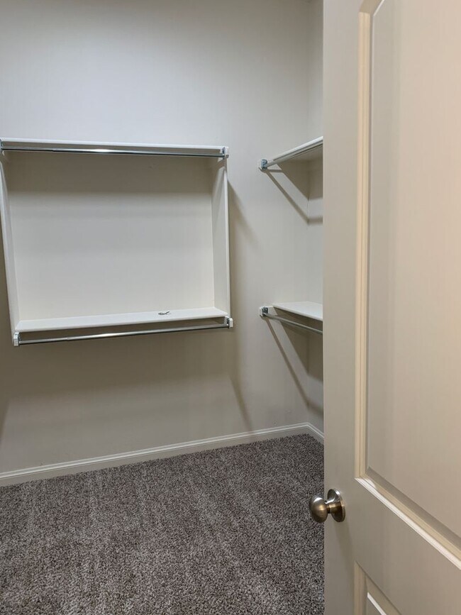 Building Photo - 3 bedroom, 3 bathroom, 2 car garage with a study in Gated Neighborhood