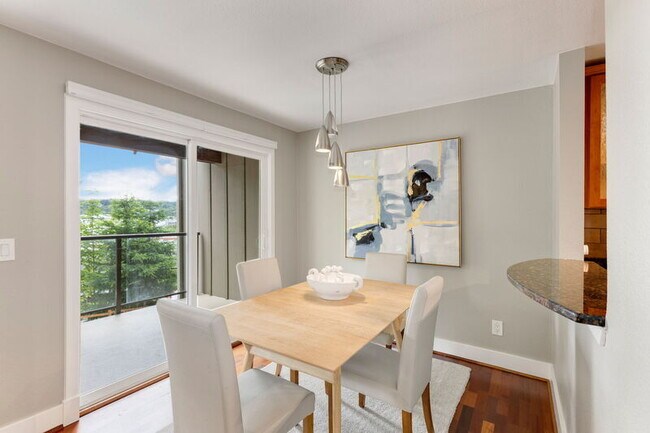 Building Photo - 8980 Redmond - Woodinville Rd NE