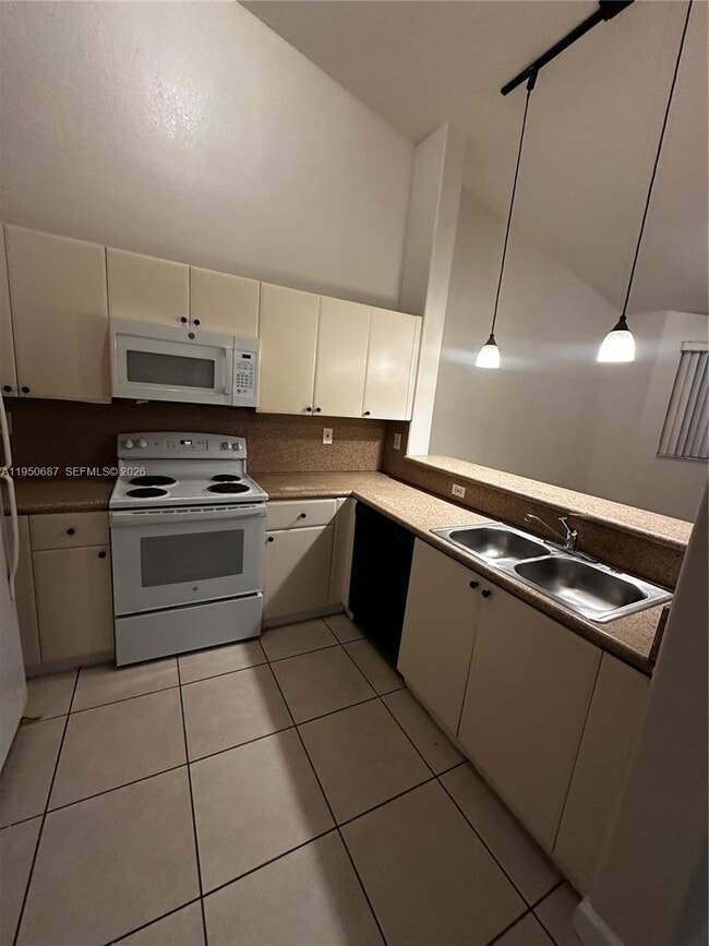 Building Photo - 2903 SE 17th Ave