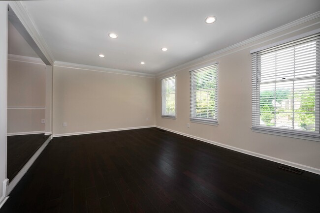 Building Photo - Spacious Bright and Beautiful End Unit Tow...