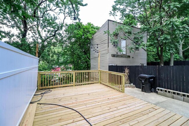 Building Photo - 2141 Rice St