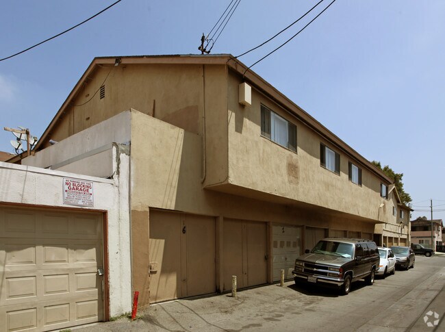 Building Photo - 200 East Wakefield Ave