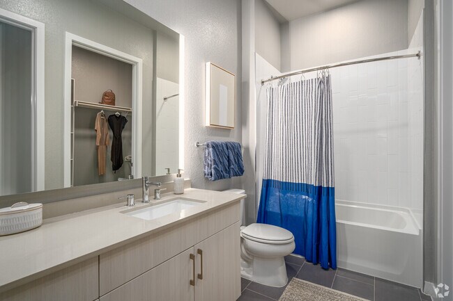 Building Photo - Stylish Spaces in the Center of It All