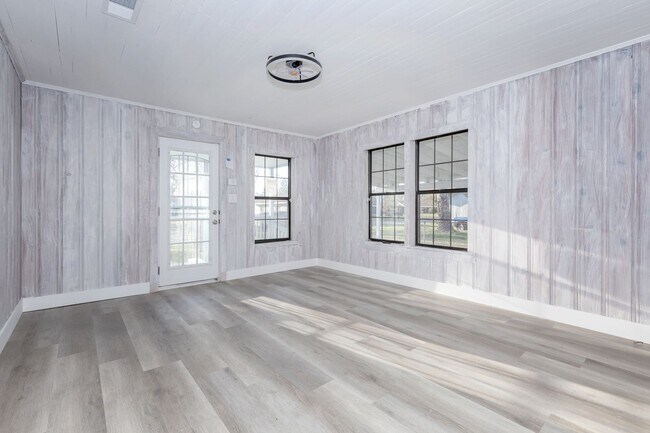 Building Photo - Fully remodeled home for rent!