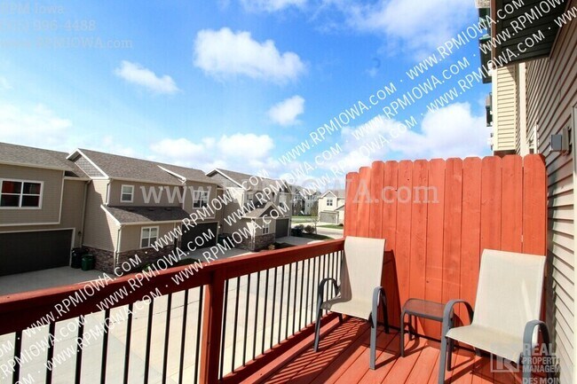 Building Photo - 216 NE Chalet Ln