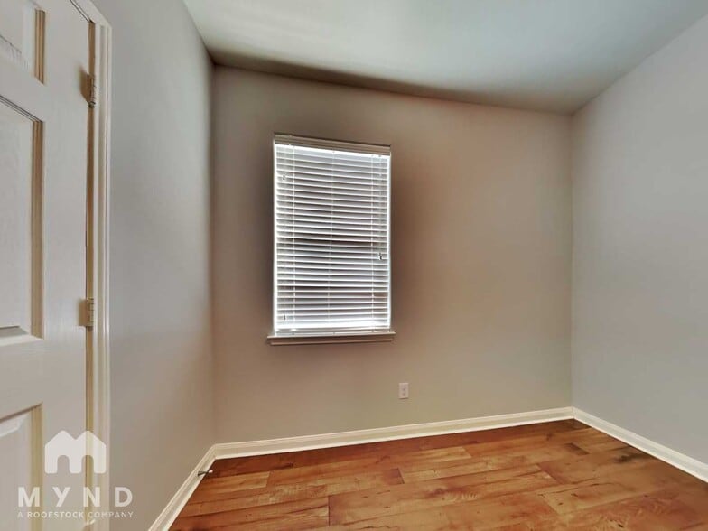 Building Photo - 306 Lazy Pine Ct