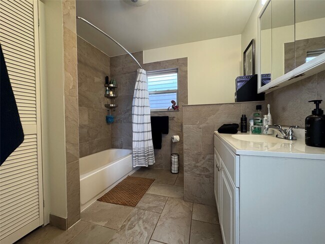 Building Photo - 1823 Market St