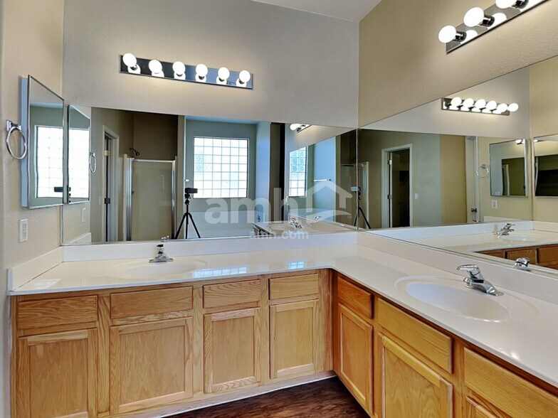 Building Photo - 16237 W Marconi Ave