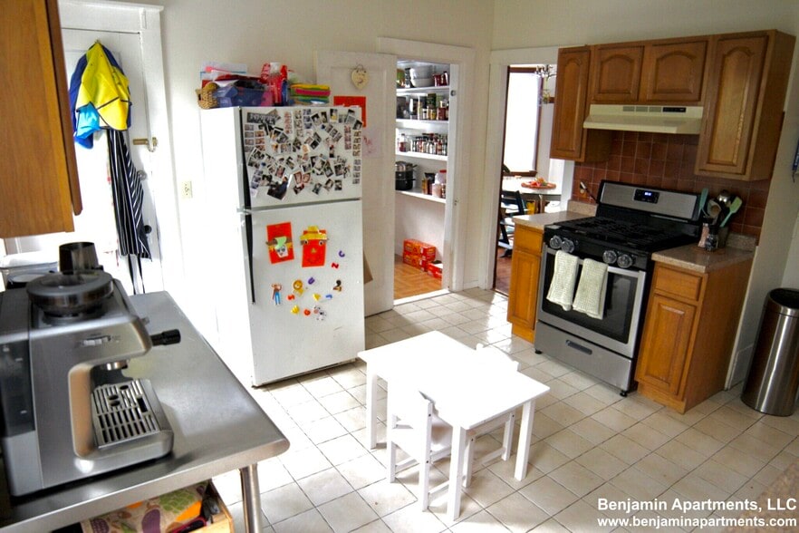 Kitchen - 385 Pond Ave