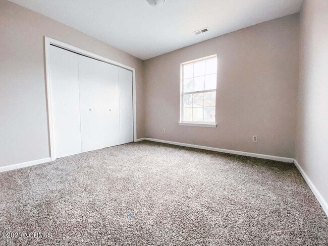Building Photo - In town- walking distance to shopping!