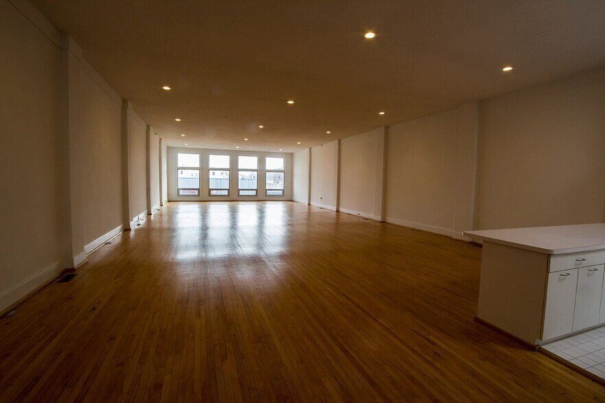 Building Photo - 9421 Joseph Campau St