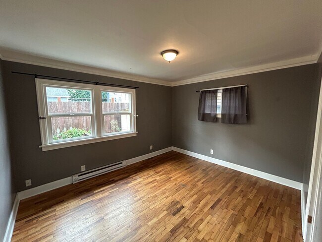 Building Photo - Cozy 2 BD, 1 BA w/ 1 Car Garage in Tacoma!