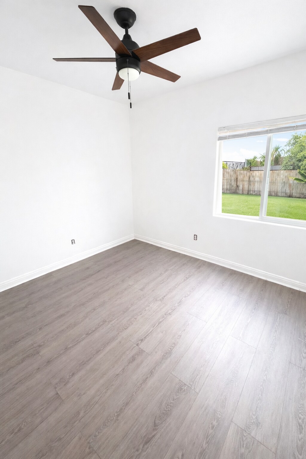 Building Photo - 617 E 109th St