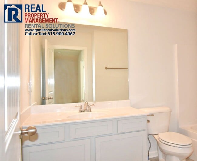 Building Photo - Amazing 3BR/2.5BA Mboro townhome 1mi from I-24! Triple Blackman Schools!