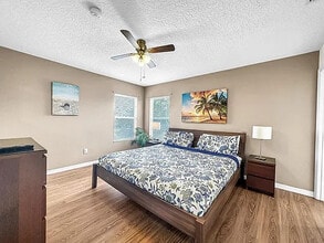 Building Photo - 724 Solana Cir