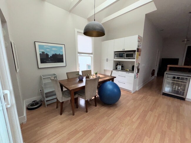 Building Photo - 1566 Newcomb Ave