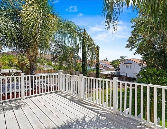 Building Photo - Spacious Two-Story Home in Lake Elsinore