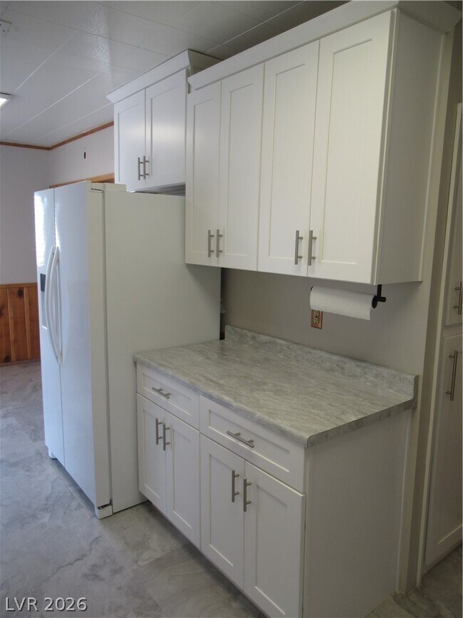 Building Photo - 107 E Pacific Ave