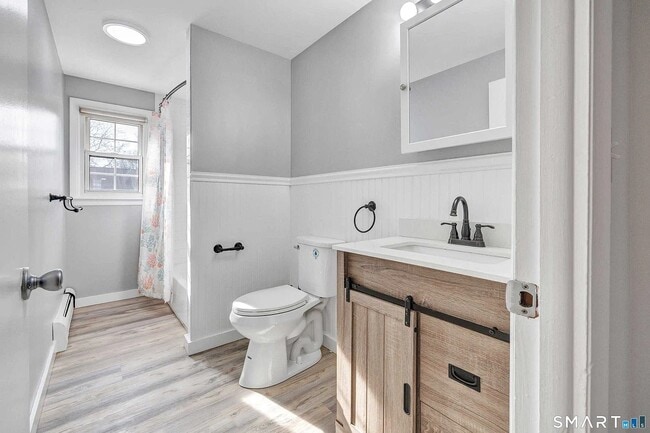 Building Photo - 249 Sunnyridge Ave