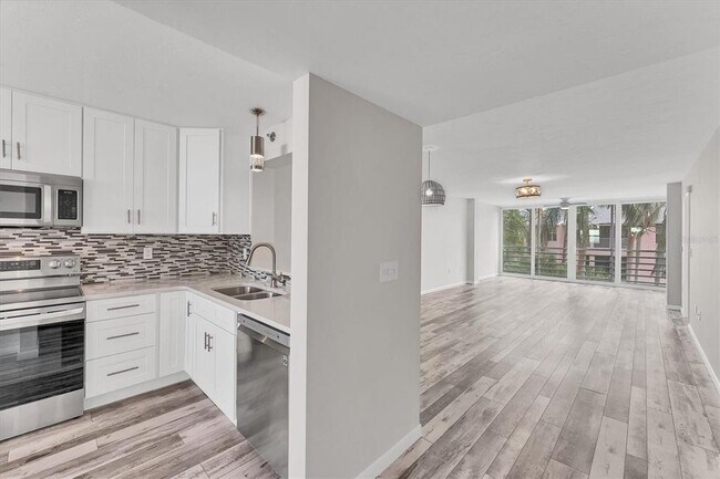 Building Photo - 4530 Pinebrook Cir
