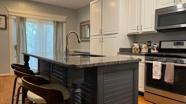 Building Photo - 45620 Iron Horse Terrace