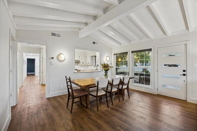 Building Photo - 6407 Lynn Ln