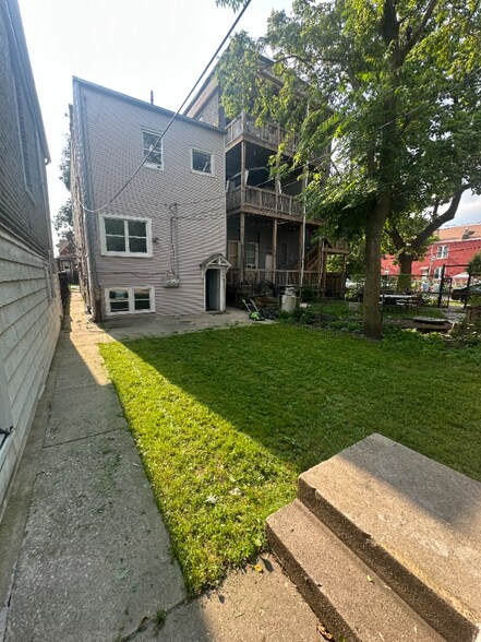 Building Photo - 2405 S Troy St