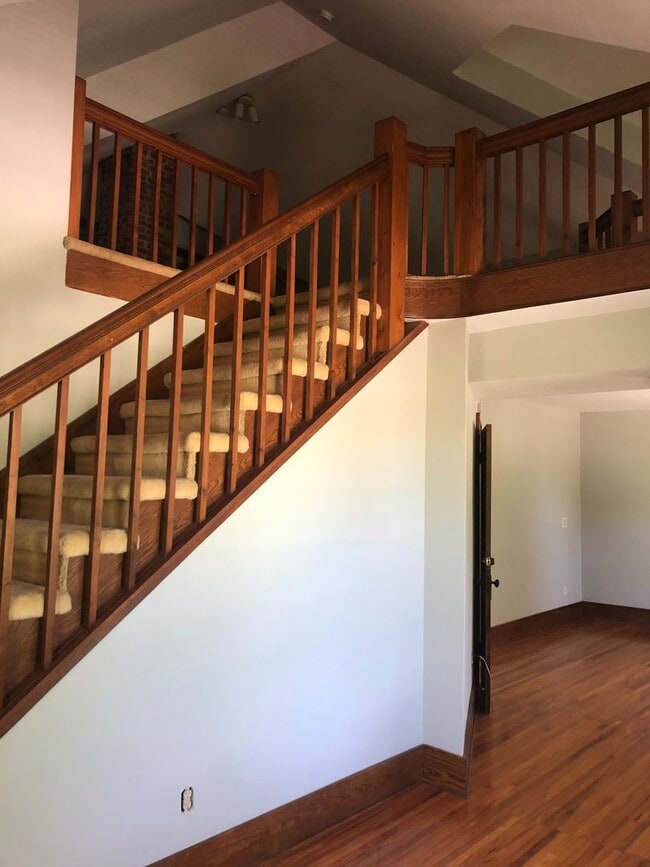 Building Photo - 811 W Adams Rd