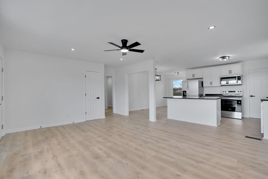 Building Photo - 1857 Memorial Dr