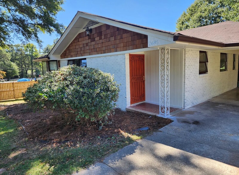 Building Photo - 2695 Davidson Dr