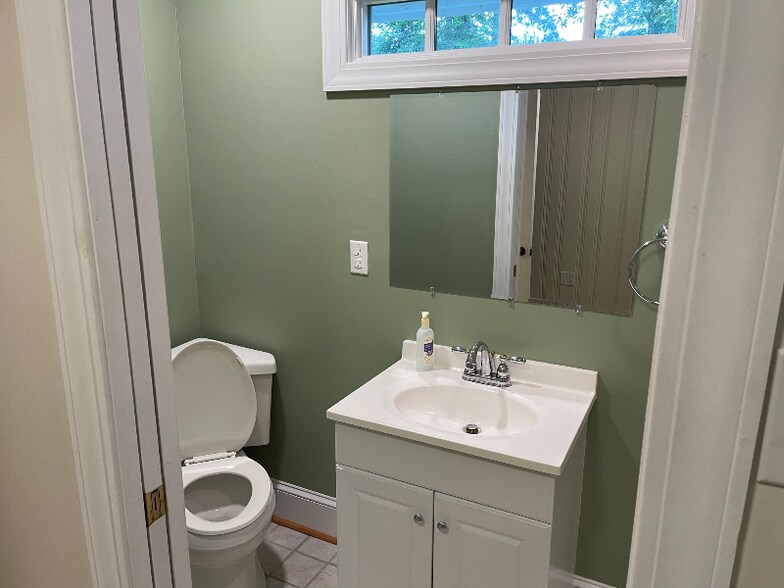 Building Photo - 657 Wildwood Rd