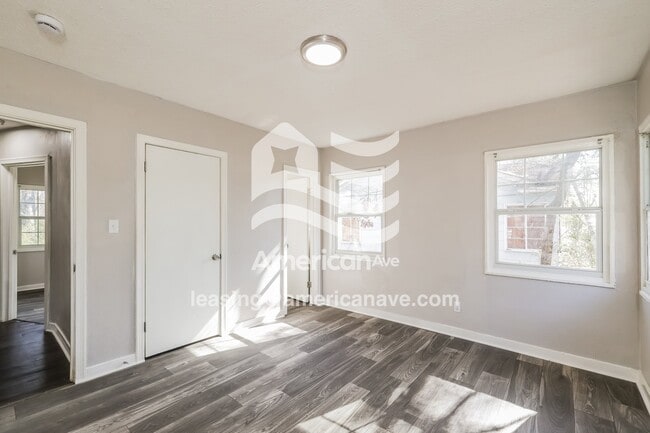 Building Photo - 2556 Paden St