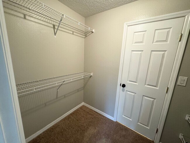 Building Photo - Lovely Winter Springs Condo ~ Vinyl Plank Flooring and Large Screened Patio!