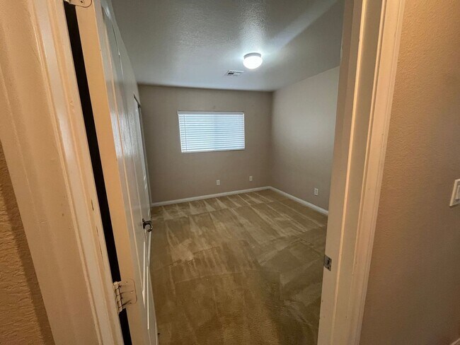 Building Photo - BEAUTIFUL 3 BEDROOM HOME IN THE VISTAS IN SUMMERLIN!