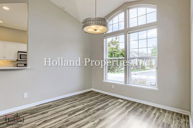 Building Photo - 4914 NW Huserik Dr
