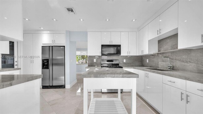 Building Photo - 2900 SW 92nd Ave