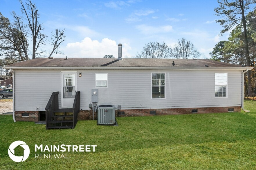 Building Photo - 615 N Hardee St