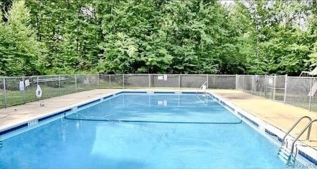 Building Photo - 615 Fox Run Ln