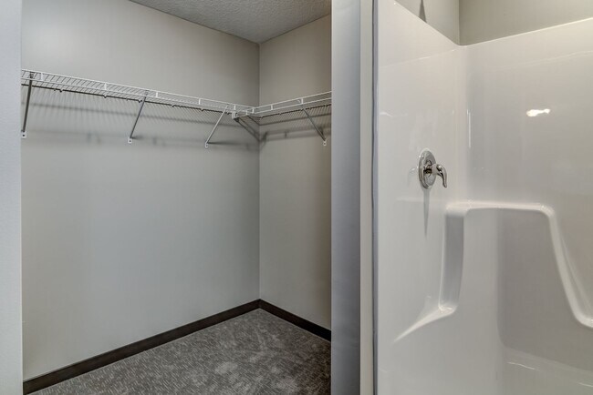 Building Photo - 2 Bed 2 Bath - Private Entry! $500 Deposit!