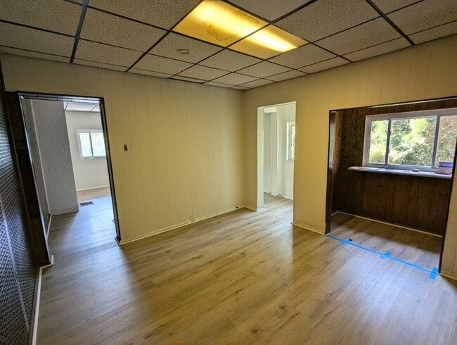 Building Photo - Spacious 2 bedroom 1 bathroom single family home (Marshall-Shadeland)