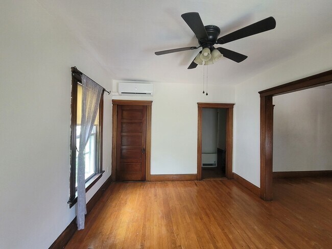 Building Photo - 32 Paine St