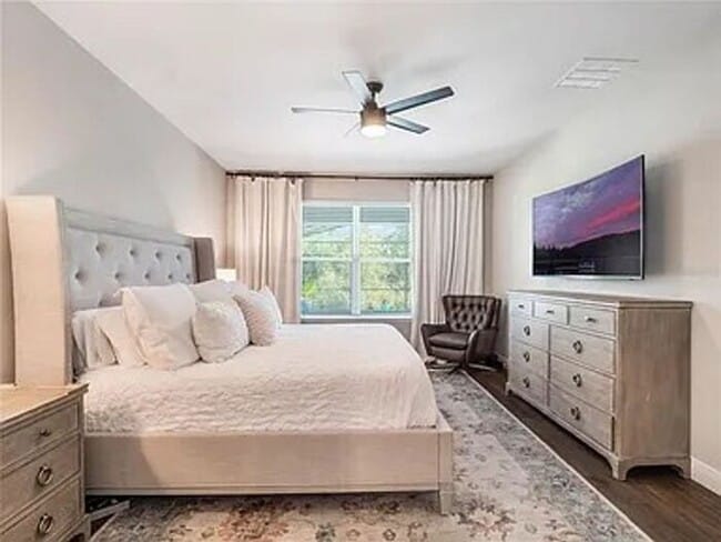 Building Photo - Stunning 5 bedroom home in Longwood