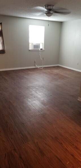 Building Photo - 1117 E Nettie Ave