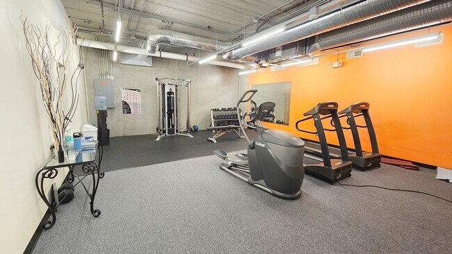 Building Photo - Incredible Top-Floor 1BR with Skyline View...