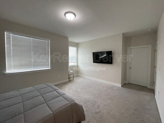 Building Photo - 9675 E Idaho Pl