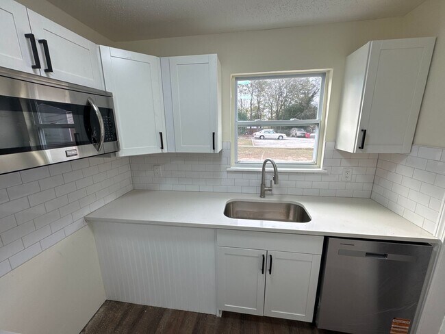 Building Photo - 4082 Forest Ave W