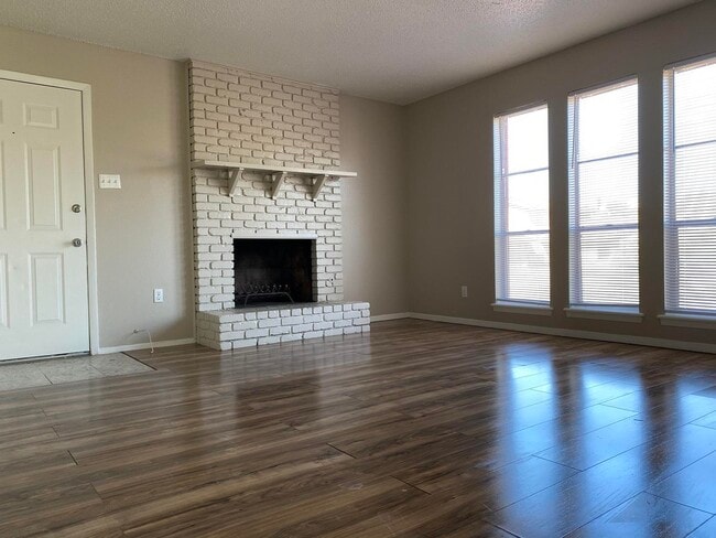 Building Photo - 6435 Pizarro St